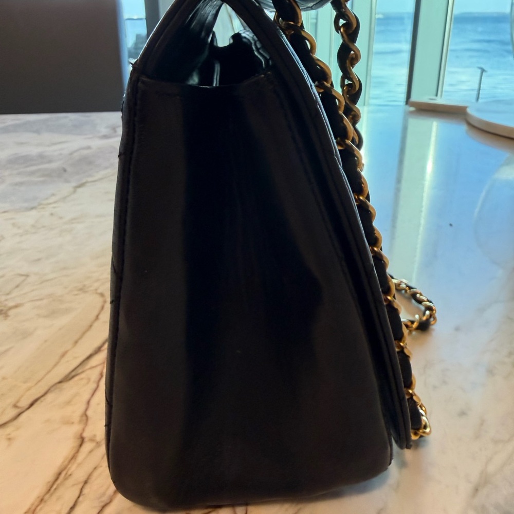 Chanel Quilted Lambskin Single Flap Shoulder Bag in Black with Gold Hardware - Picture 9 of 17